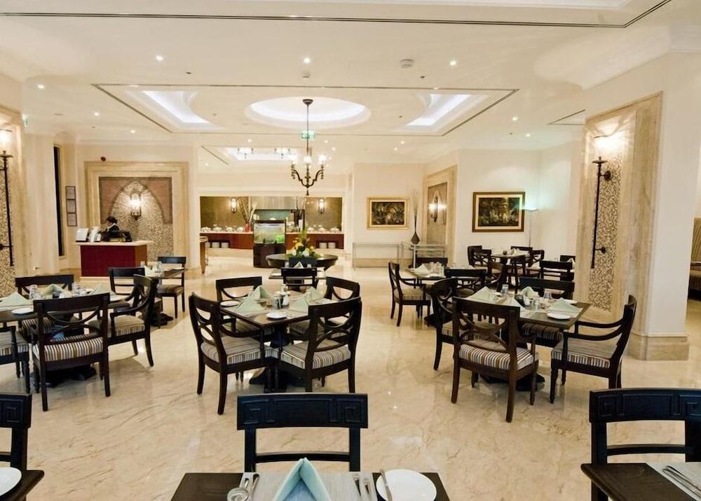 Ayla Hotel Al Ain Exteriör bild