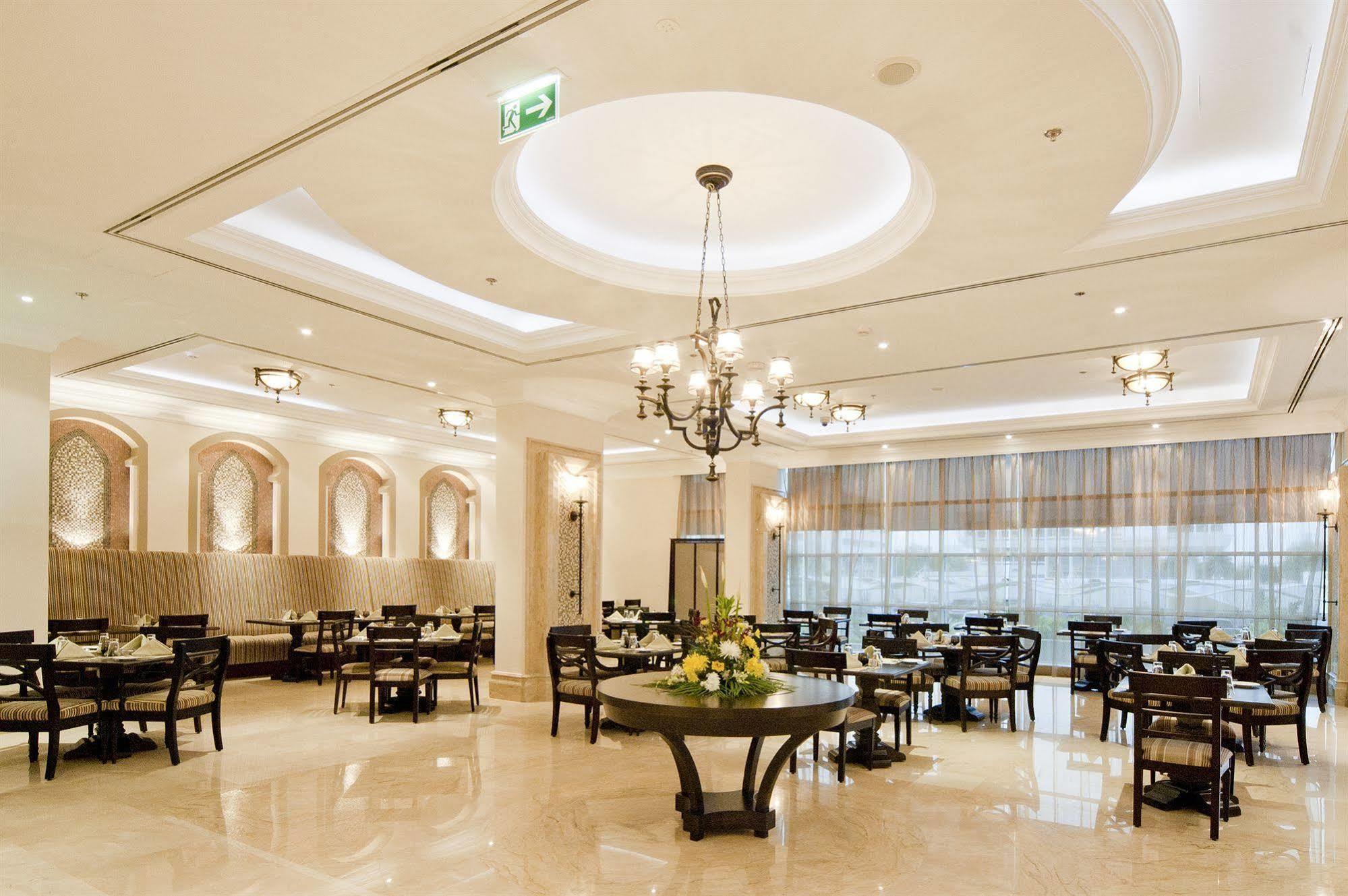 Ayla Hotel Al Ain Exteriör bild